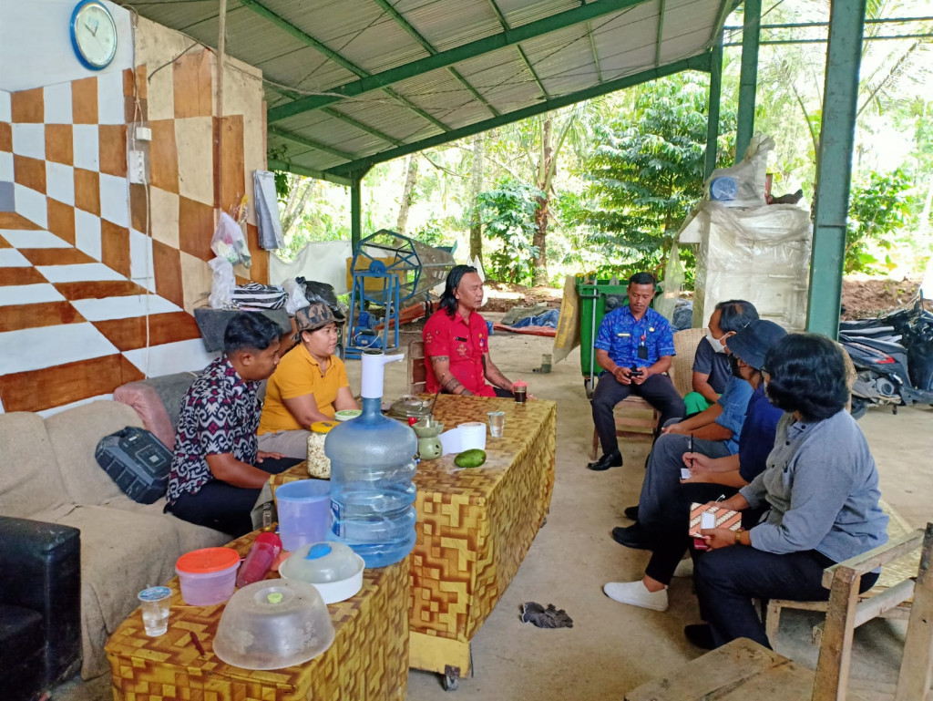 Kunjungan dan Monitoring Dari P3E Bali Nusra Kementerian Lingkungan Hidup dan Kehutanan (KLHK) ke TPS3R Desa Petang